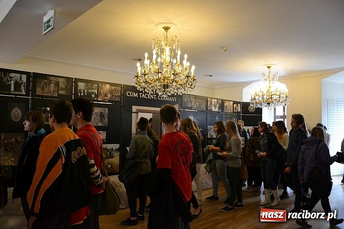 Zdjęcie w galerii na portalu naszraciborz.pl: 6. Przegląd Filmowy Echa Katynia, czyli spotkanie z historią na zamku wiadomości z regionu