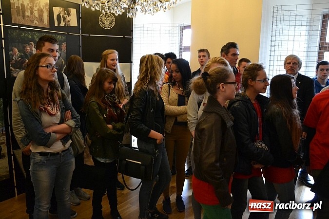 Zdjęcie w galerii na portalu naszraciborz.pl: 6. Przegląd Filmowy Echa Katynia, czyli spotkanie z historią na zamku wiadomości z regionu