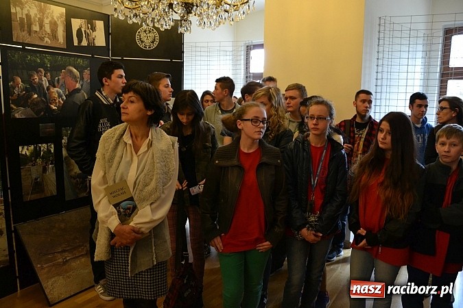 Zdjęcie w galerii na portalu naszraciborz.pl: 6. Przegląd Filmowy Echa Katynia, czyli spotkanie z historią na zamku wiadomości z regionu