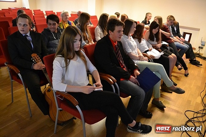 Zdjęcie w galerii na portalu naszraciborz.pl: 6. Przegląd Filmowy Echa Katynia, czyli spotkanie z historią na zamku wiadomości z regionu