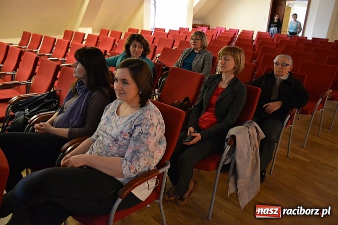 Zdjęcie w galerii na portalu naszraciborz.pl: 6. Przegląd Filmowy Echa Katynia, czyli spotkanie z historią na zamku wiadomości z regionu