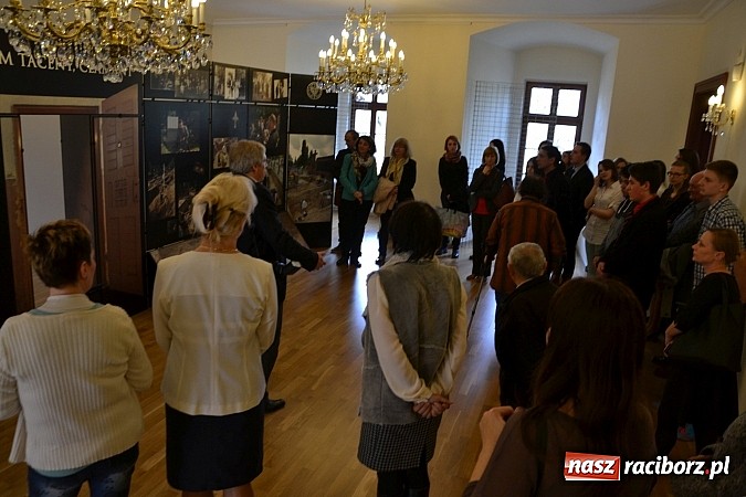 Zdjęcie w galerii na portalu naszraciborz.pl: 6. Przegląd Filmowy Echa Katynia, czyli spotkanie z historią na zamku wiadomości z regionu