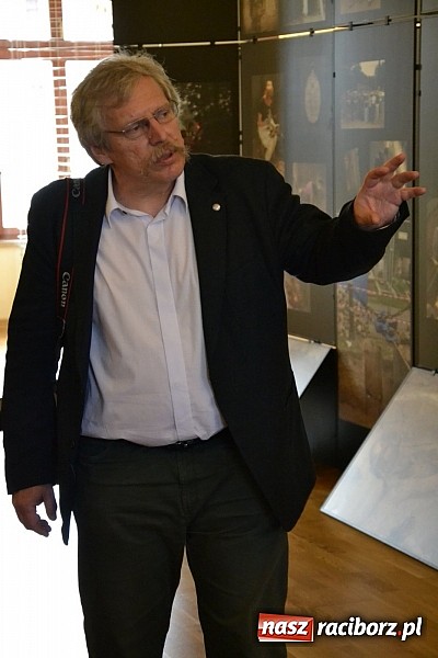 Zdjęcie w galerii na portalu naszraciborz.pl: 6. Przegląd Filmowy Echa Katynia, czyli spotkanie z historią na zamku wiadomości z regionu