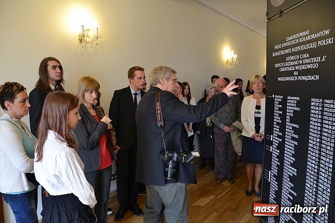 Zdjęcie w galerii na portalu naszraciborz.pl: 6. Przegląd Filmowy Echa Katynia, czyli spotkanie z historią na zamku wiadomości z regionu