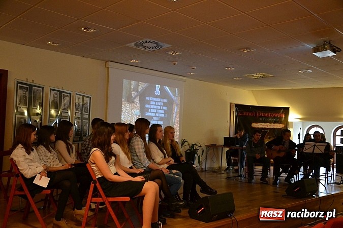 Zdjęcie w galerii na portalu naszraciborz.pl: 6. Przegląd Filmowy Echa Katynia, czyli spotkanie z historią na zamku wiadomości z regionu