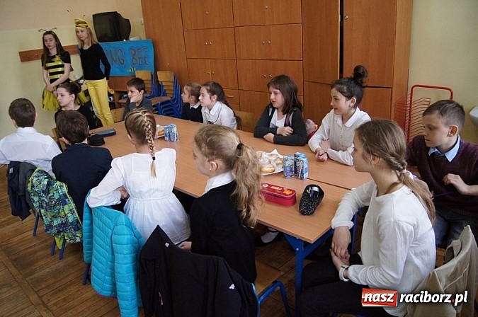 Zdjęcie w galerii na portalu naszraciborz.pl: Mistrzowie literowania spotkali się w Czw&oacute;rce wiadomości z regionu