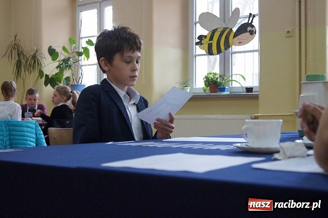 Zdjęcie w galerii na portalu naszraciborz.pl: Mistrzowie literowania spotkali się w Czw&oacute;rce wiadomości z regionu