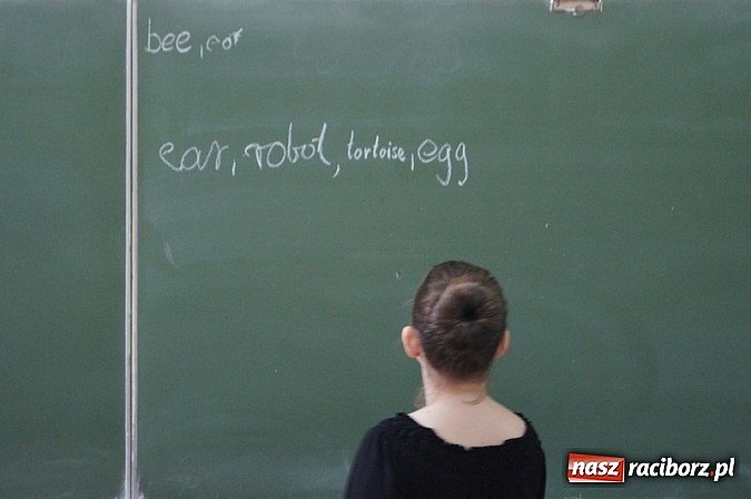 Zdjęcie w galerii na portalu naszraciborz.pl: Mistrzowie literowania spotkali się w Czw&oacute;rce wiadomości z regionu