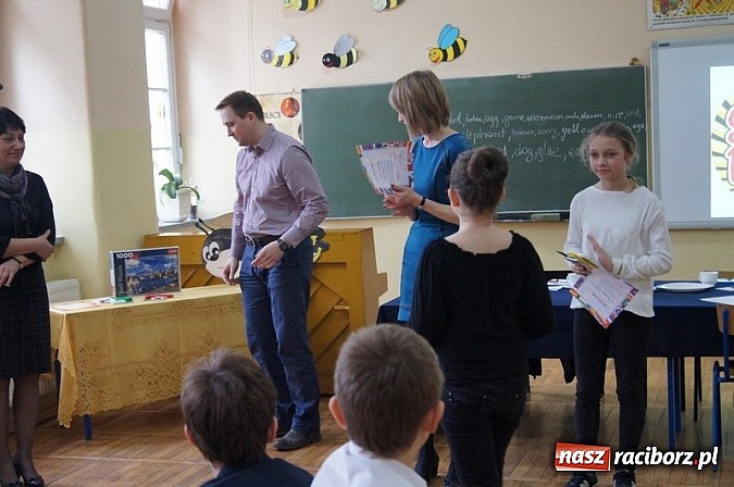 Zdjęcie w galerii na portalu naszraciborz.pl: Mistrzowie literowania spotkali się w Czw&oacute;rce wiadomości z regionu