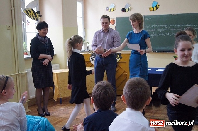 Zdjęcie w galerii na portalu naszraciborz.pl: Mistrzowie literowania spotkali się w Czw&oacute;rce wiadomości z regionu