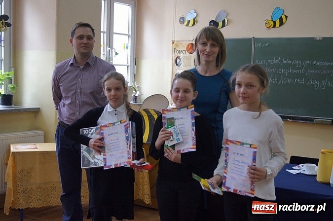 Zdjęcie w galerii na portalu naszraciborz.pl: Mistrzowie literowania spotkali się w Czw&oacute;rce wiadomości z regionu