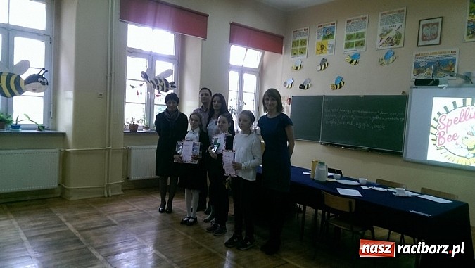 Zdjęcie w galerii na portalu naszraciborz.pl: Mistrzowie literowania spotkali się w Czw&oacute;rce wiadomości z regionu