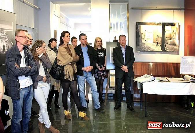 Zdjęcie w galerii na portalu naszraciborz.pl: FOTON świętuje jubileusz 10-lecia w rydułtowskiej Galerii Sztuki wiadomości z regionu