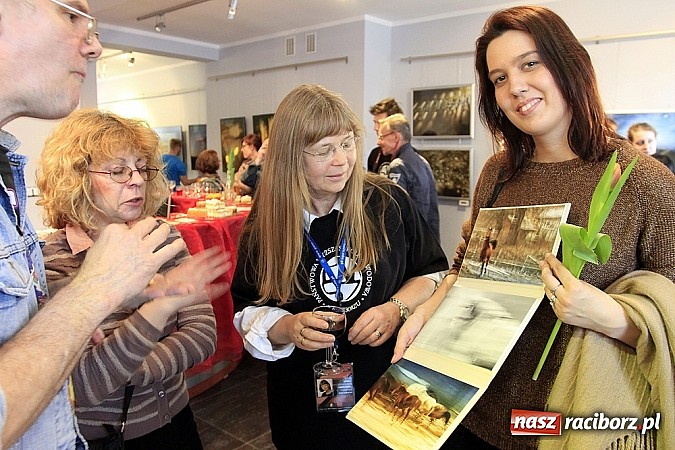 Zdjęcie w galerii na portalu naszraciborz.pl: FOTON świętuje jubileusz 10-lecia w rydułtowskiej Galerii Sztuki wiadomości z regionu