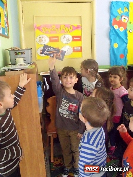 Zdjęcie w galerii na portalu naszraciborz.pl: Uśmiech w kostkach - Przedszkole nr 5 obchodziło Dzień Czekolady wiadomości z regionu