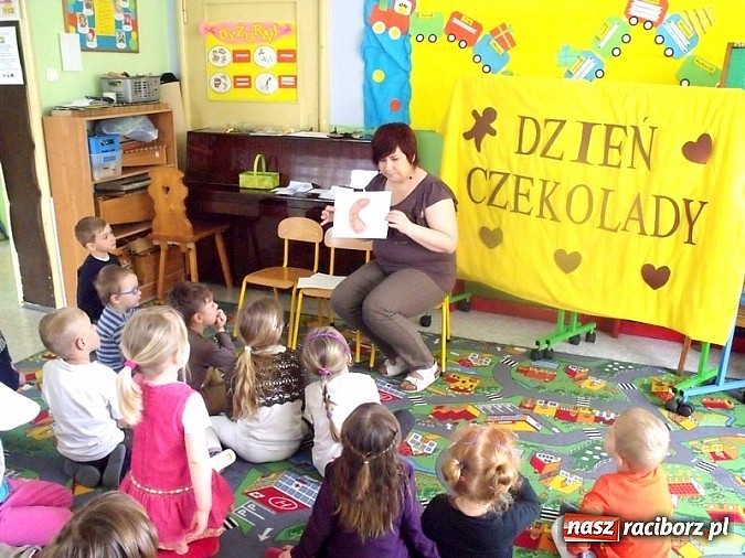 Zdjęcie w galerii na portalu naszraciborz.pl: Uśmiech w kostkach - Przedszkole nr 5 obchodziło Dzień Czekolady wiadomości z regionu