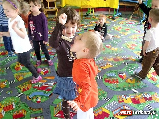 Zdjęcie w galerii na portalu naszraciborz.pl: Uśmiech w kostkach - Przedszkole nr 5 obchodziło Dzień Czekolady wiadomości z regionu