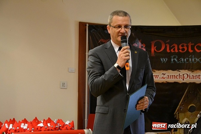 Zdjęcie w galerii na portalu naszraciborz.pl: Na zamku pasowano honorowych krwiodawc&oacute;w z raciborskiego Mechanika wiadomości z regionu