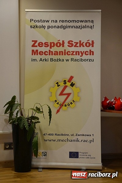 Zdjęcie w galerii na portalu naszraciborz.pl: Na zamku pasowano honorowych krwiodawc&oacute;w z raciborskiego Mechanika wiadomości z regionu