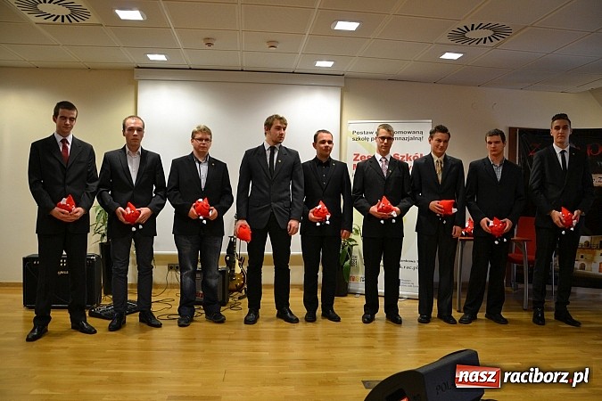 Zdjęcie w galerii na portalu naszraciborz.pl: Na zamku pasowano honorowych krwiodawc&oacute;w z raciborskiego Mechanika wiadomości z regionu