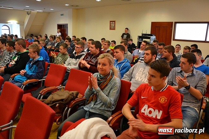 Zdjęcie w galerii na portalu naszraciborz.pl: Na zamku pasowano honorowych krwiodawc&oacute;w z raciborskiego Mechanika wiadomości z regionu