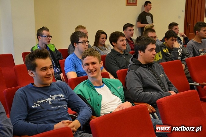 Zdjęcie w galerii na portalu naszraciborz.pl: Na zamku pasowano honorowych krwiodawc&oacute;w z raciborskiego Mechanika wiadomości z regionu