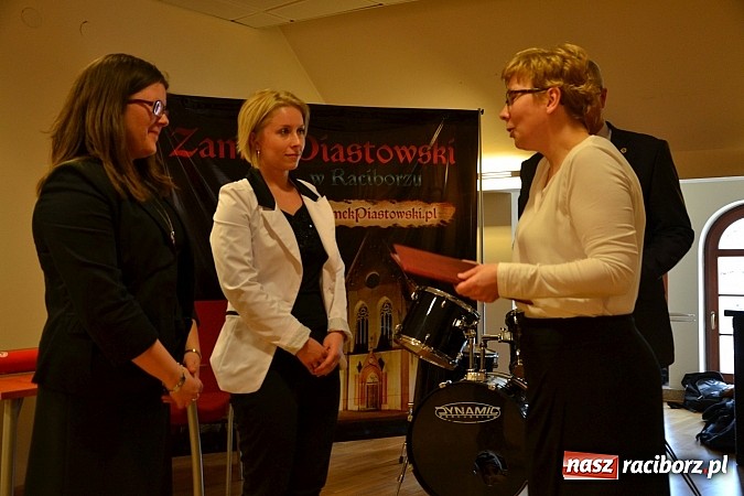 Zdjęcie w galerii na portalu naszraciborz.pl: Na zamku pasowano honorowych krwiodawc&oacute;w z raciborskiego Mechanika wiadomości z regionu