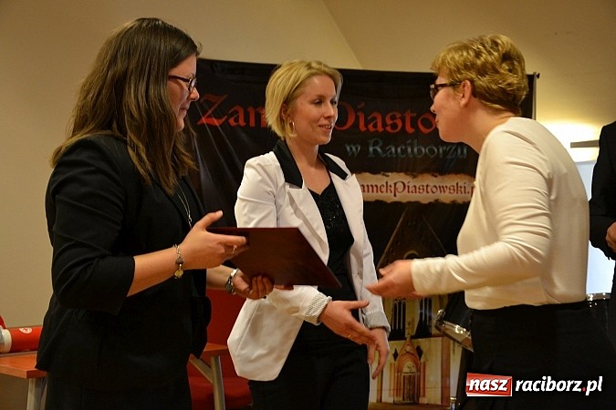 Zdjęcie w galerii na portalu naszraciborz.pl: Na zamku pasowano honorowych krwiodawc&oacute;w z raciborskiego Mechanika wiadomości z regionu