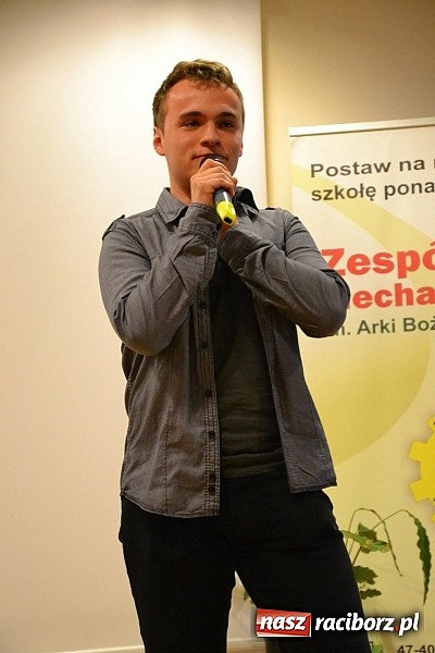 Zdjęcie w galerii na portalu naszraciborz.pl: Na zamku pasowano honorowych krwiodawc&oacute;w z raciborskiego Mechanika wiadomości z regionu