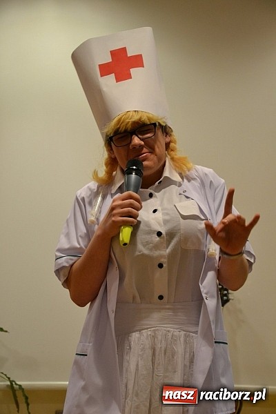 Zdjęcie w galerii na portalu naszraciborz.pl: Na zamku pasowano honorowych krwiodawc&oacute;w z raciborskiego Mechanika wiadomości z regionu