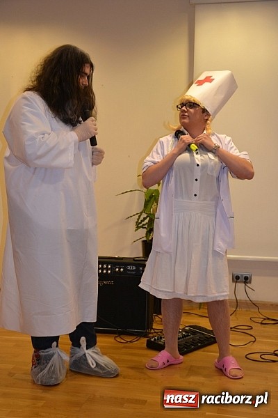 Zdjęcie w galerii na portalu naszraciborz.pl: Na zamku pasowano honorowych krwiodawc&oacute;w z raciborskiego Mechanika wiadomości z regionu