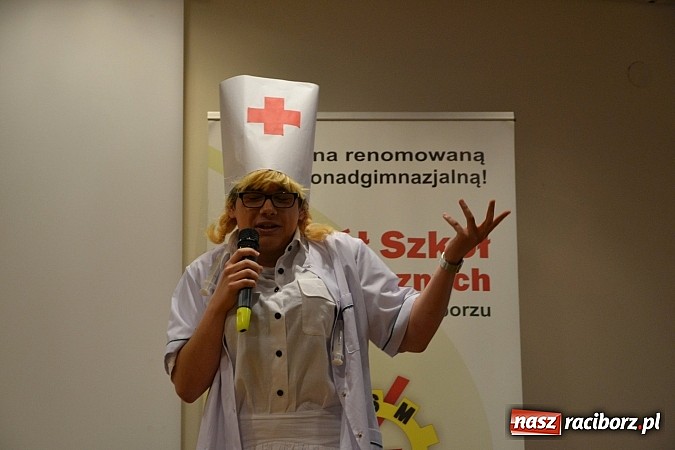 Zdjęcie w galerii na portalu naszraciborz.pl: Na zamku pasowano honorowych krwiodawc&oacute;w z raciborskiego Mechanika wiadomości z regionu