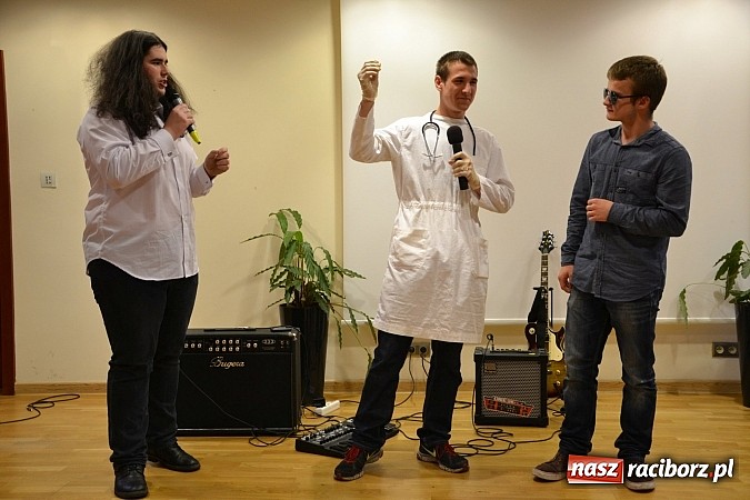 Zdjęcie w galerii na portalu naszraciborz.pl: Na zamku pasowano honorowych krwiodawc&oacute;w z raciborskiego Mechanika wiadomości z regionu