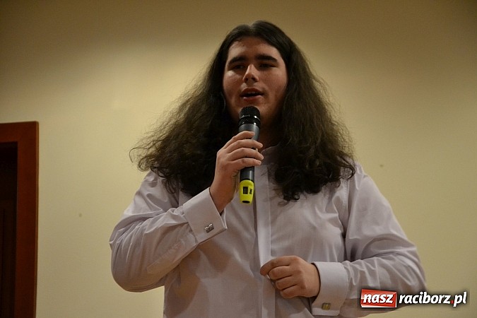 Zdjęcie w galerii na portalu naszraciborz.pl: Na zamku pasowano honorowych krwiodawc&oacute;w z raciborskiego Mechanika wiadomości z regionu