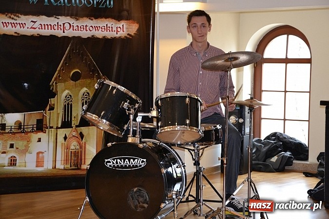 Zdjęcie w galerii na portalu naszraciborz.pl: Na zamku pasowano honorowych krwiodawc&oacute;w z raciborskiego Mechanika wiadomości z regionu