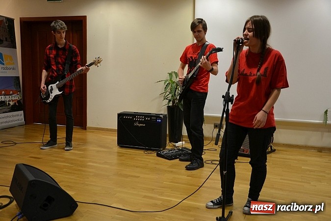 Zdjęcie w galerii na portalu naszraciborz.pl: Na zamku pasowano honorowych krwiodawc&oacute;w z raciborskiego Mechanika wiadomości z regionu