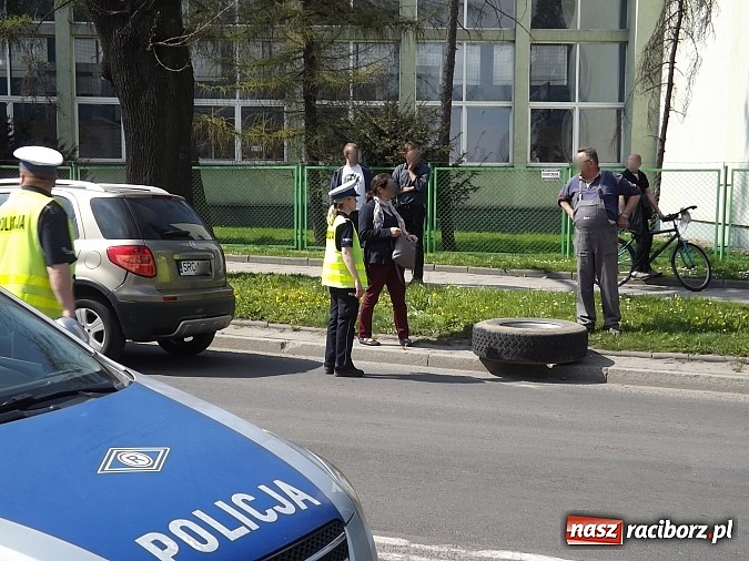 Zdjęcie w galerii na portalu naszraciborz.pl: Z ciężarówki odpadło koło i uderzyło w przechodnia! wiadomości z regionu