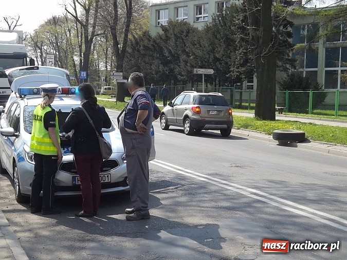 Zdjęcie w galerii na portalu naszraciborz.pl: Z ciężarówki odpadło koło i uderzyło w przechodnia! wiadomości z regionu