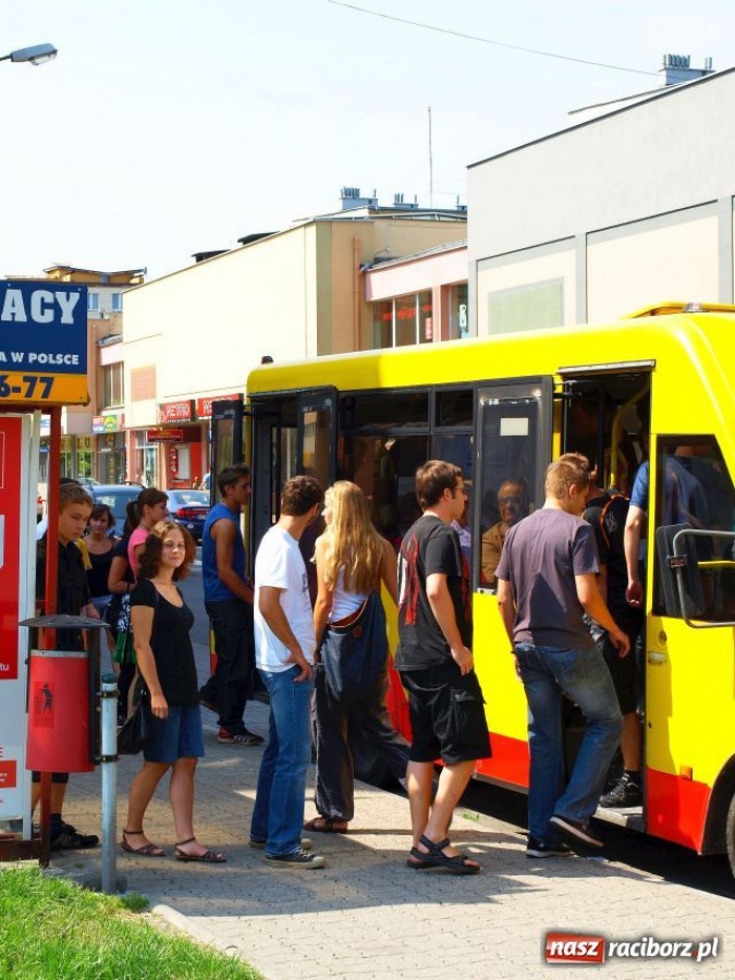 Zdjęcie w galerii na portalu naszraciborz.pl: Pierwszy raciborski FLASH MOB wiadomości z regionu