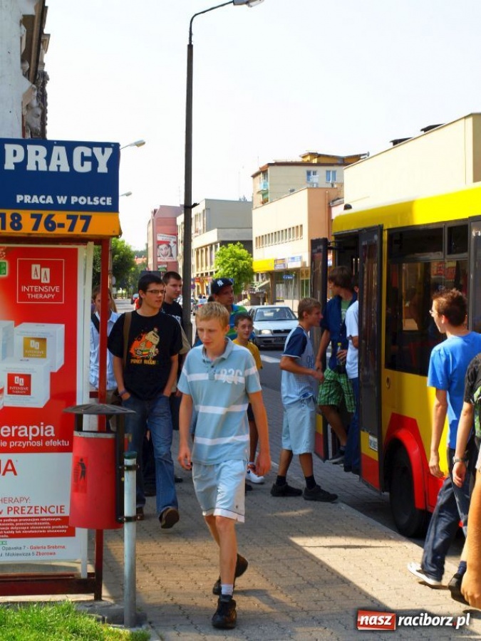 Zdjęcie w galerii na portalu naszraciborz.pl: Pierwszy raciborski FLASH MOB wiadomości z regionu