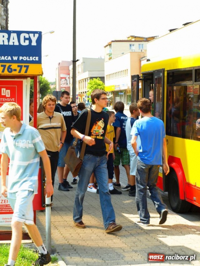 Zdjęcie w galerii na portalu naszraciborz.pl: Pierwszy raciborski FLASH MOB wiadomości z regionu