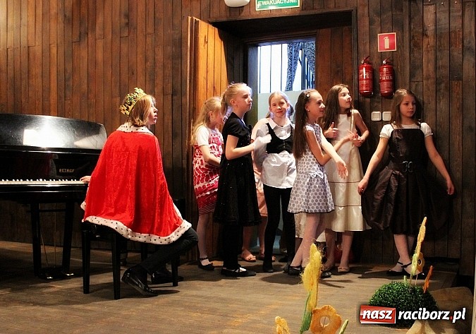 Zdjęcie w galerii na portalu naszraciborz.pl: Dzień otwarty w szkole muzycznej z bajką Kot w butach wiadomości z regionu