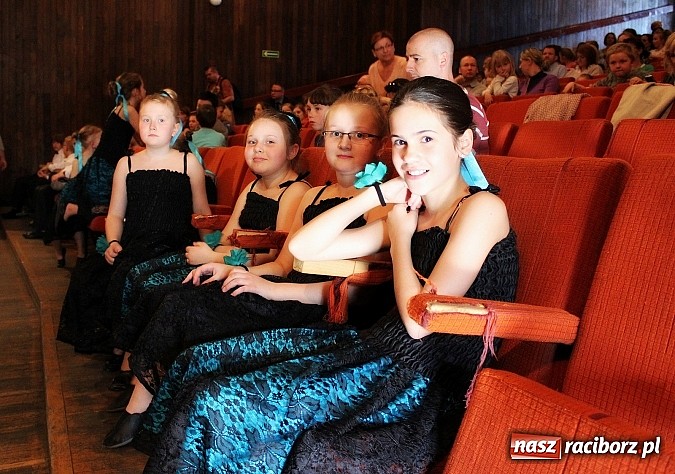 Zdjęcie w galerii na portalu naszraciborz.pl: Dzień otwarty w szkole muzycznej z bajką Kot w butach wiadomości z regionu