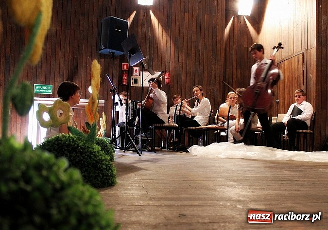 Zdjęcie w galerii na portalu naszraciborz.pl: Dzień otwarty w szkole muzycznej z bajką Kot w butach wiadomości z regionu