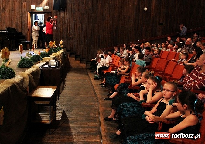 Zdjęcie w galerii na portalu naszraciborz.pl: Dzień otwarty w szkole muzycznej z bajką Kot w butach wiadomości z regionu