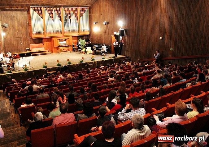 Zdjęcie w galerii na portalu naszraciborz.pl: Dzień otwarty w szkole muzycznej z bajką Kot w butach wiadomości z regionu