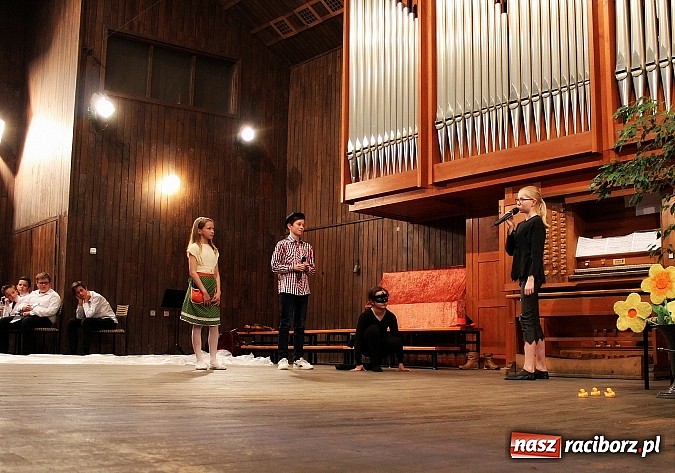 Zdjęcie w galerii na portalu naszraciborz.pl: Dzień otwarty w szkole muzycznej z bajką Kot w butach wiadomości z regionu