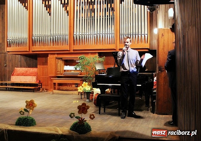 Zdjęcie w galerii na portalu naszraciborz.pl: Dzień otwarty w szkole muzycznej z bajką Kot w butach wiadomości z regionu