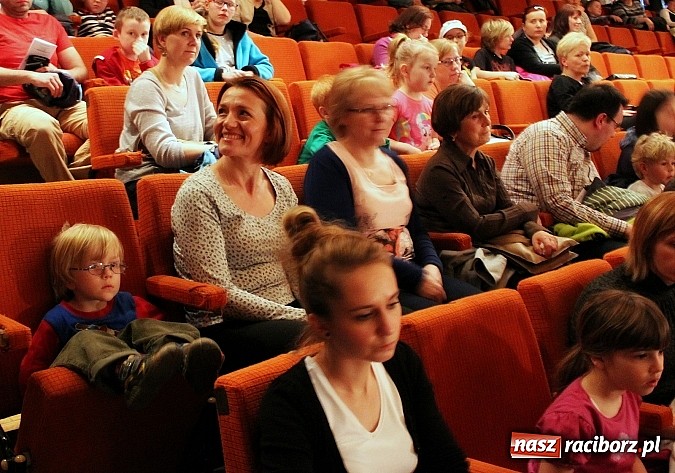 Zdjęcie w galerii na portalu naszraciborz.pl: Dzień otwarty w szkole muzycznej z bajką Kot w butach wiadomości z regionu