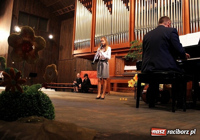 Zdjęcie w galerii na portalu naszraciborz.pl: Dzień otwarty w szkole muzycznej z bajką Kot w butach wiadomości z regionu